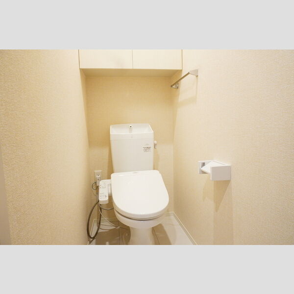 トイレ (303　温水洗浄暖房便座)