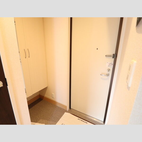 玄関 (B102 玄関)