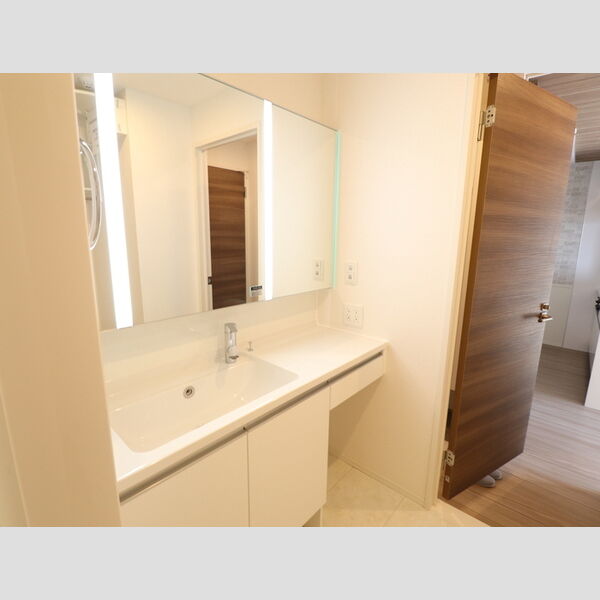 洗面所 (305　洗面所)