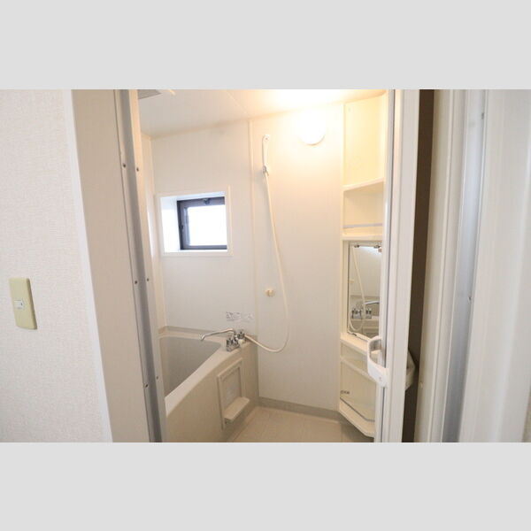 バス (102　浴室)