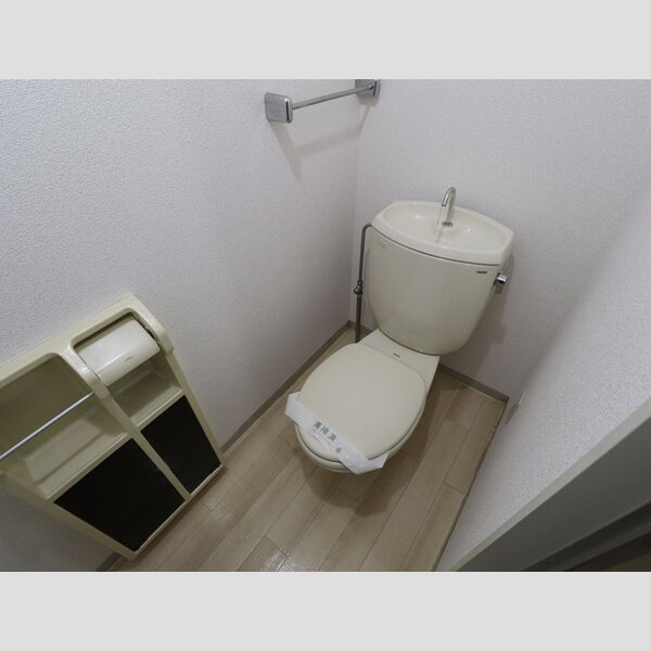 トイレ (トイレ)