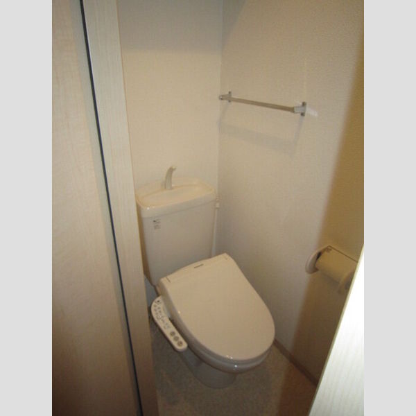 トイレ (温水洗浄暖房便座付)