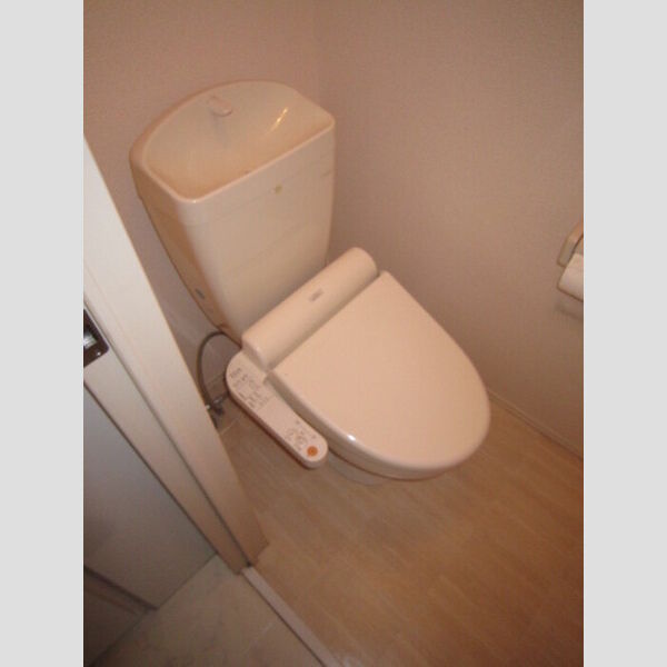 トイレ (温水洗浄暖房便座付)