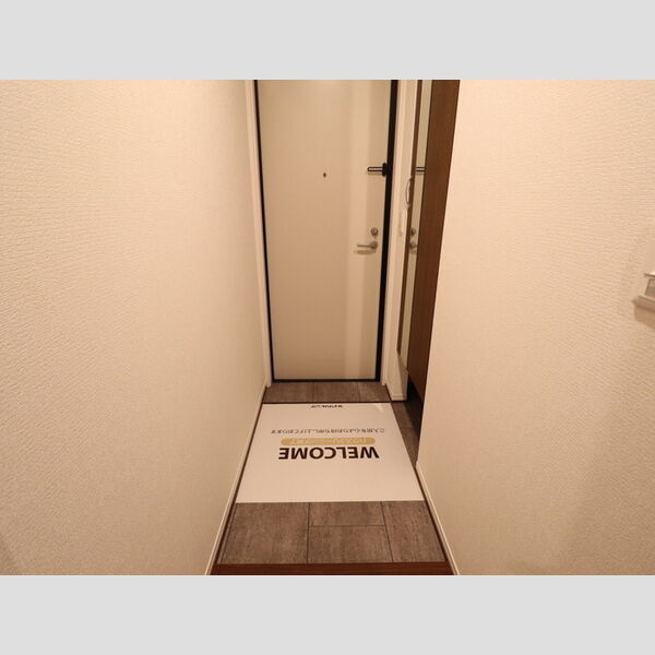 玄関 (301号室　玄関)