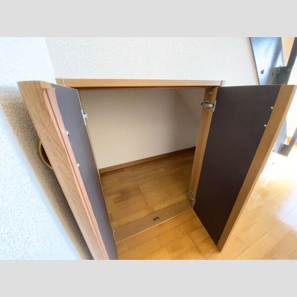 その他 (108号　階段下物入)