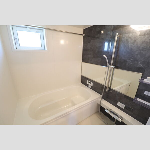 バス (201　浴室)