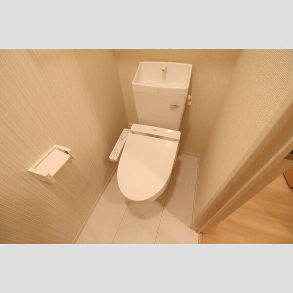 トイレ (102　温水洗浄暖房便座)