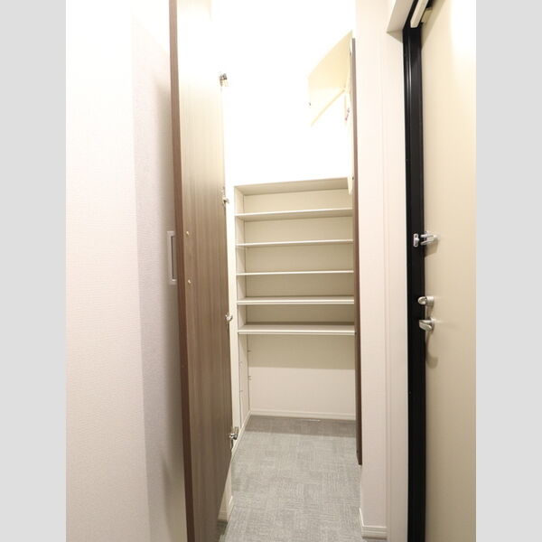 玄関 (シューズBOX)