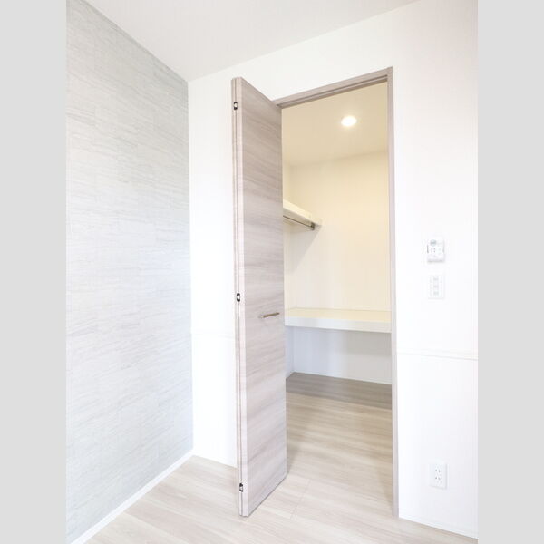 その他 (洋室ウォークインクローゼット)