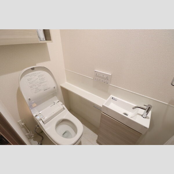 トイレ (温水洗浄暖房便座)