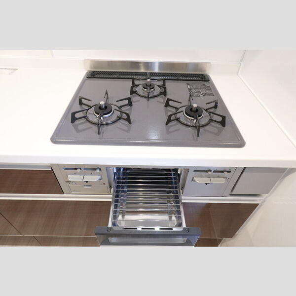 キッチン (3口コンロ)