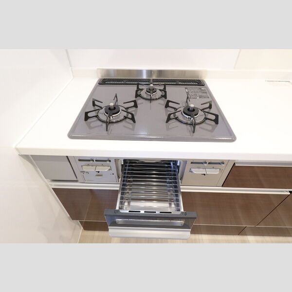 キッチン (3口コンロ)