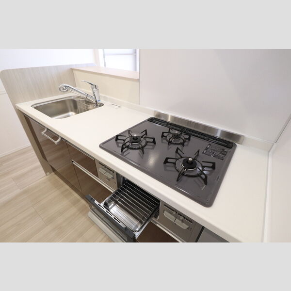 キッチン (3口コンロ)
