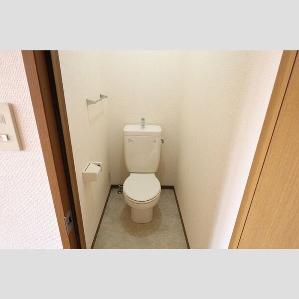 トイレ (トイレ)