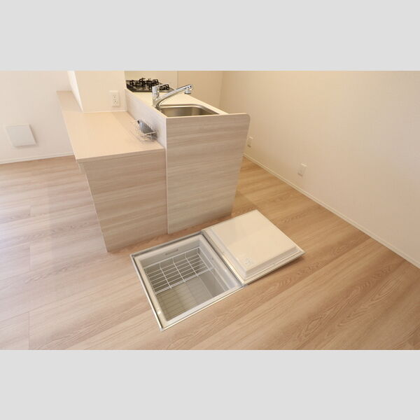 収納 (床下収納)