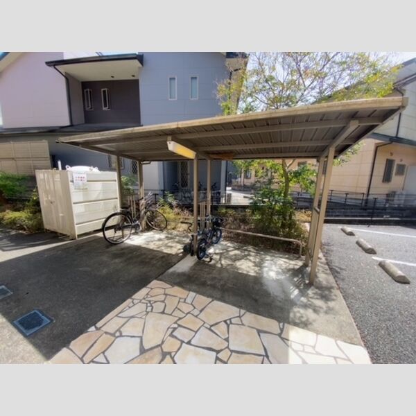 現地周辺 (駐輪場)