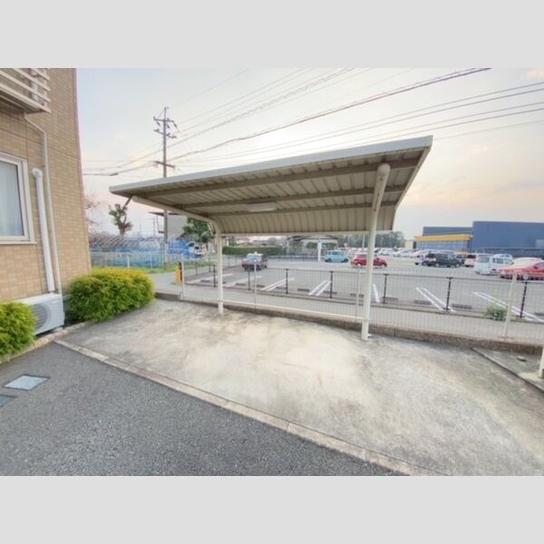 現地周辺 (駐輪場)