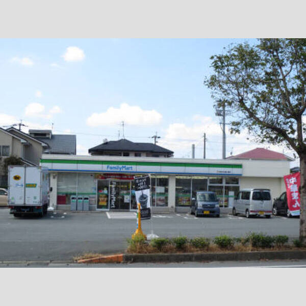 現地周辺 (ファミリーマート 熊本合志幾久富店 584m)
