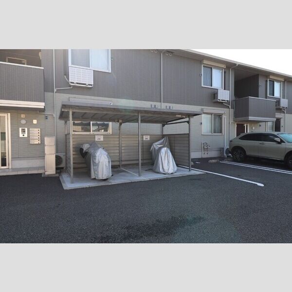 現地周辺 (駐輪場)