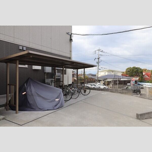 現地周辺 (駐輪場)