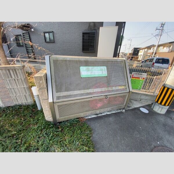 現地周辺 (ゴミ置き場)