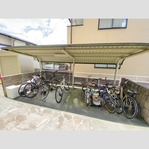 現地周辺 (駐輪場)