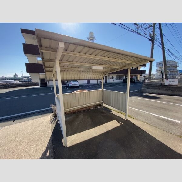 現地周辺 (駐輪場)