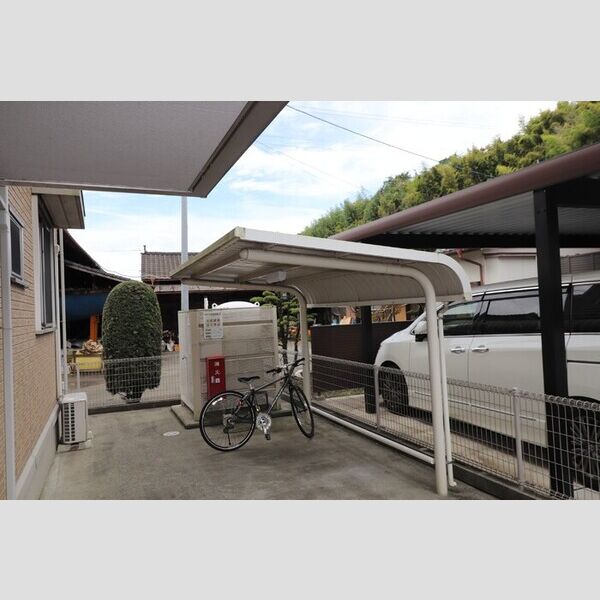 現地周辺 (駐輪場)