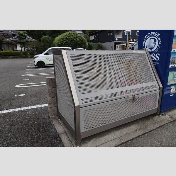 現地周辺 (ごみ置場)