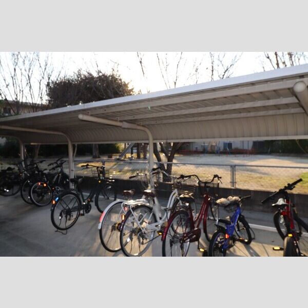 現地周辺 (駐輪場)