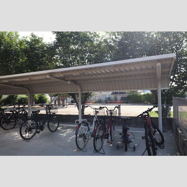 現地周辺 (駐輪場)