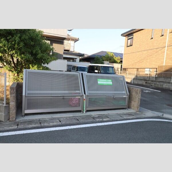 現地周辺 (ゴミ置き場)