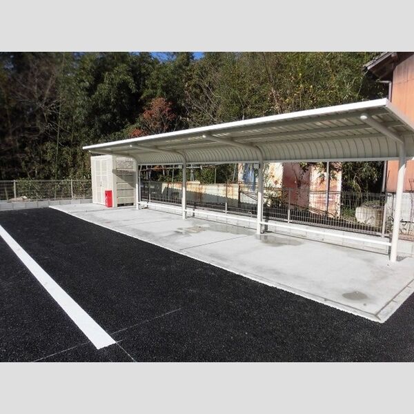 現地周辺 (駐輪場)