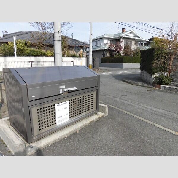 現地周辺 (ゴミ置場)