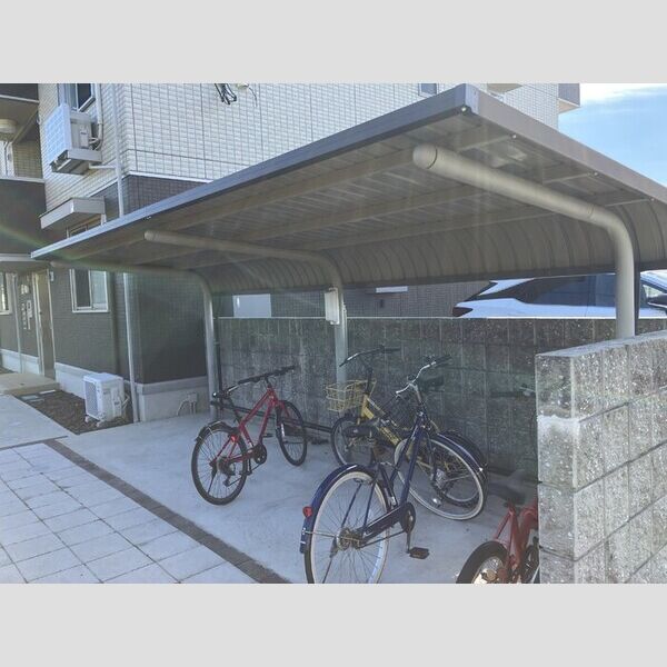 現地周辺 (駐輪場)