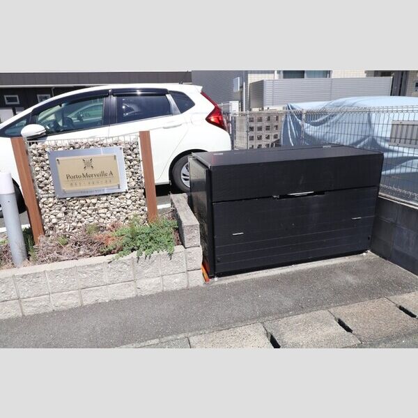 現地周辺 (ゴミ置場)