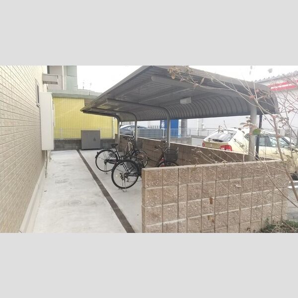 現地周辺 (ピラール菊陽　Ⅰ棟　駐輪場)