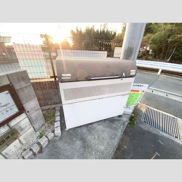 現地周辺 (ゴミ置き場)