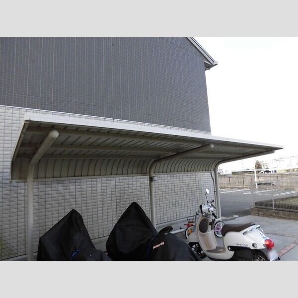 現地周辺 (駐輪場)