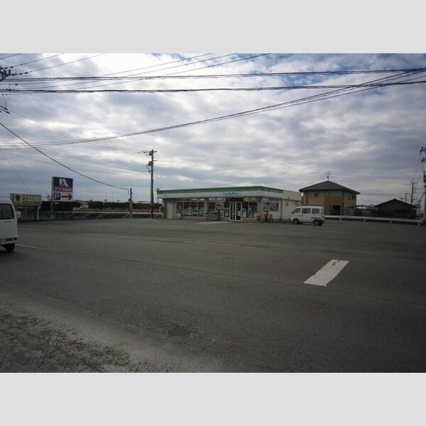 現地周辺 (ファミリーマート菊池花房店　980m)