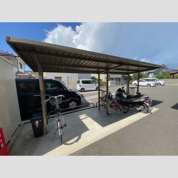 現地周辺 (駐輪場)