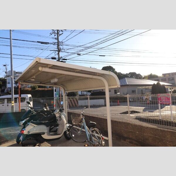 現地周辺 (駐輪場)