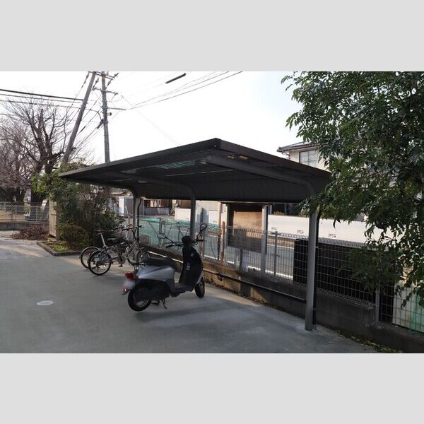 現地周辺 (駐輪場)