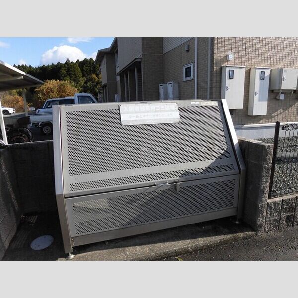 現地周辺 (ゴミ置場)