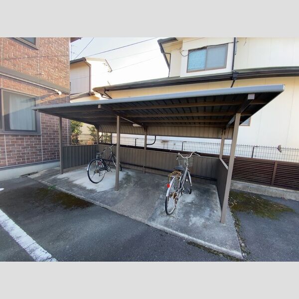 現地周辺 (駐輪場)