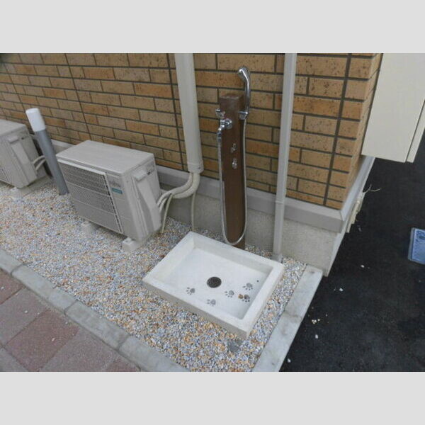 現地周辺 (ペット足洗い用水栓)