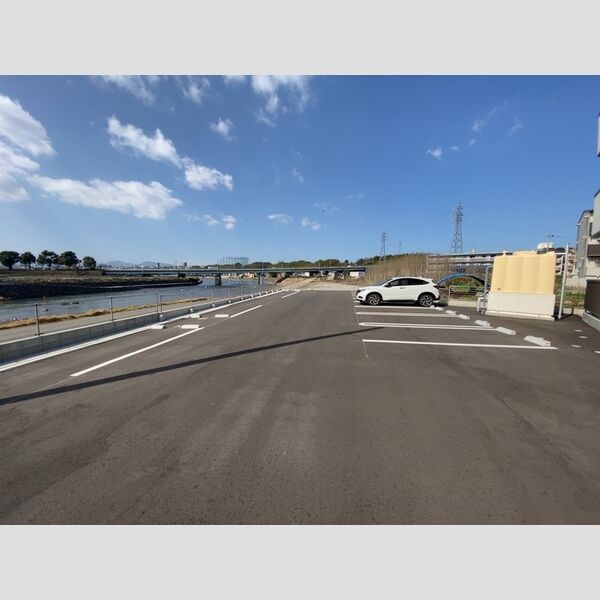 駐車場 (縦列区画もあります。)