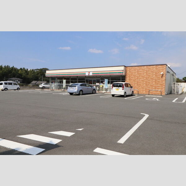 現地周辺 (セブンイレブン合志新須屋駅前店　576m)