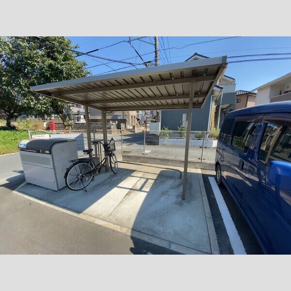 現地周辺 (駐輪場)