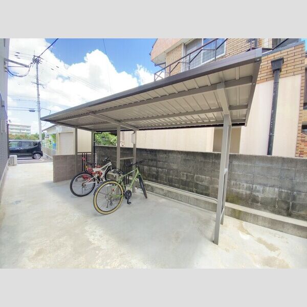 現地周辺 (駐輪場)